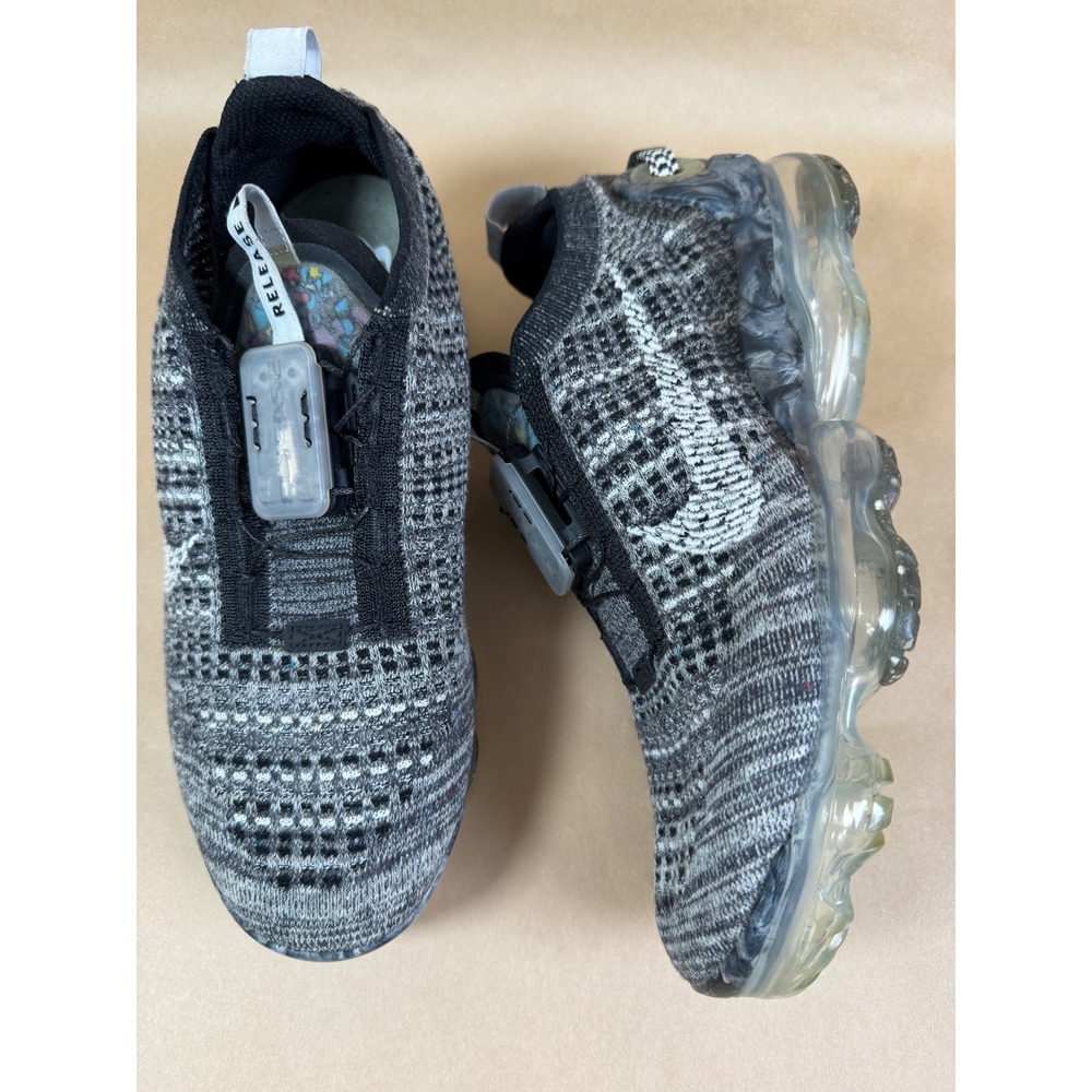 Nike Air VaporMax 2020 Womens 9 Flyknit Oreo Black Athletic Sneakers